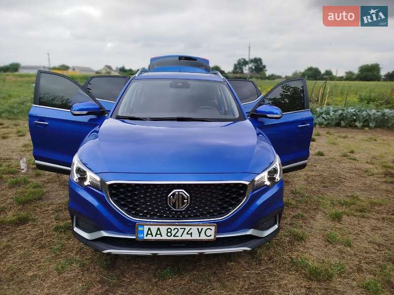 Внедорожник / Кроссовер MG ZS EV 2020 в Киеве