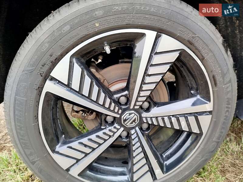 Внедорожник / Кроссовер MG ZS EV 2020 в Киеве