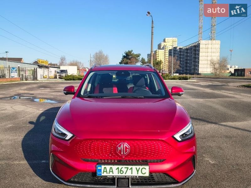 Внедорожник / Кроссовер MG ZS EV 2023 в Киеве