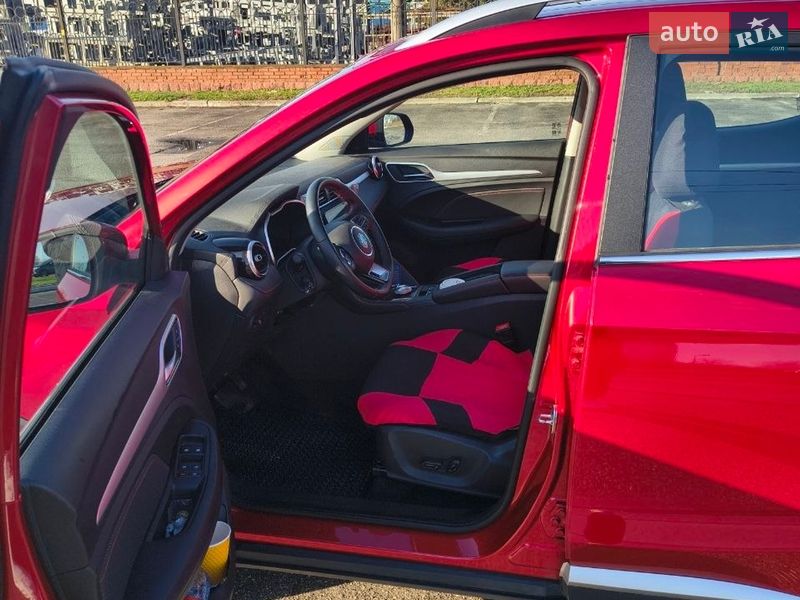 Внедорожник / Кроссовер MG ZS EV 2023 в Киеве