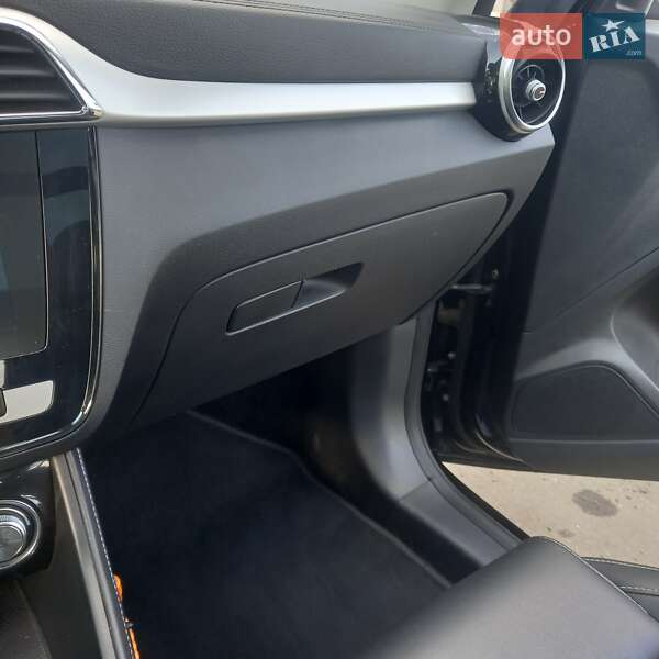 Седан MG ZS 2020 в Черновцах