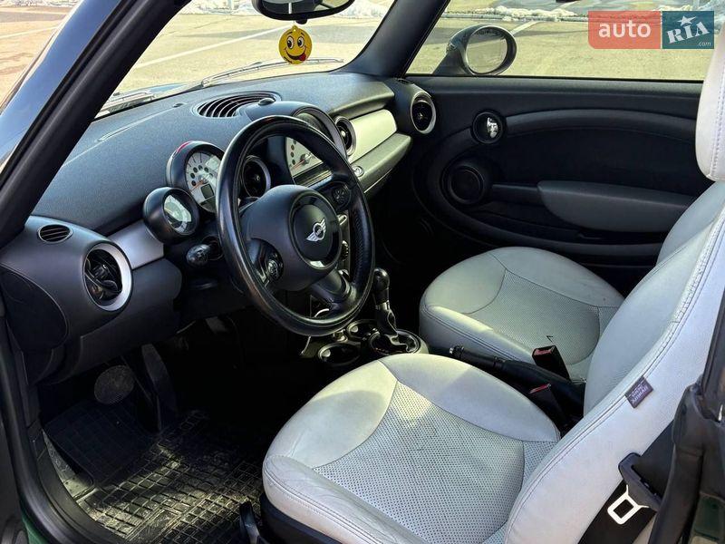 Кабриолет MINI Convertible 2011 в Киеве