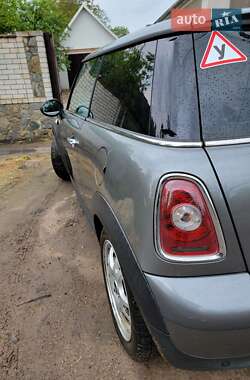 Хэтчбек MINI Cooper 2010 в 
