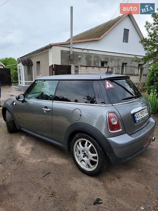 Хэтчбек MINI Cooper 2010 в Краснограде фото 5 Хэтчбек MINI Cooper 2010 в Краснограде