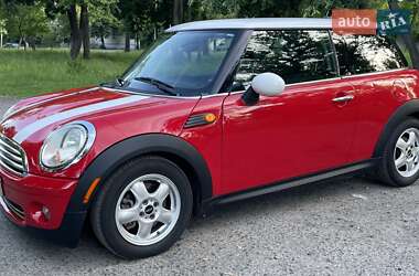 Хэтчбек MINI Cooper 2010 в 