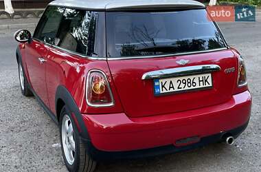 Хэтчбек MINI Cooper 2010 в 