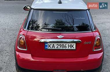 Хэтчбек MINI Cooper 2010 в 