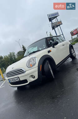 Хэтчбек MINI Cooper 2010 в 