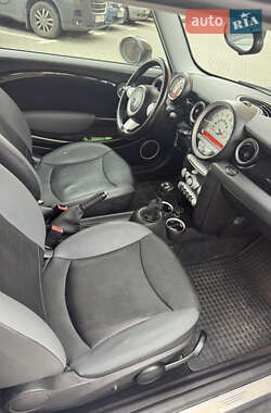 Хэтчбек MINI Cooper 2010 в 