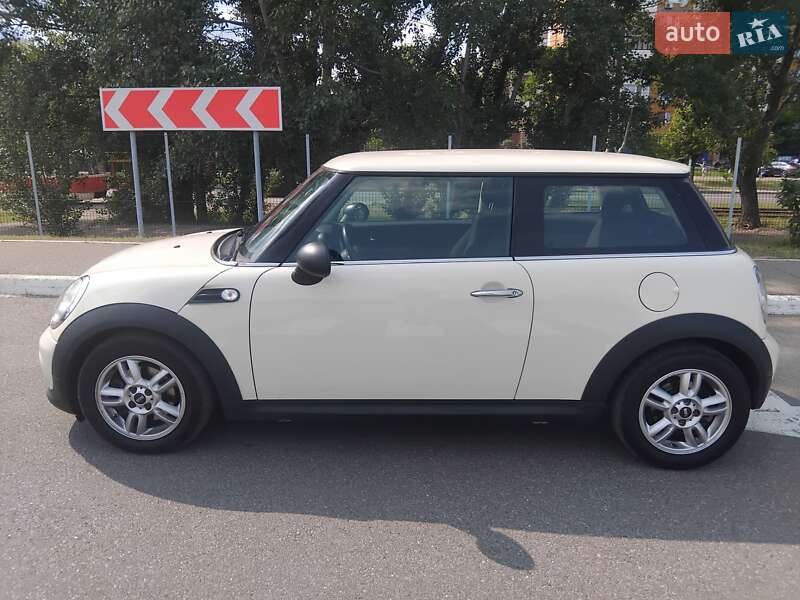 Хэтчбек MINI Cooper 2011 в Киеве
