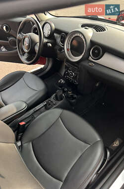 Хэтчбек MINI Cooper 2011 в 