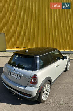 Хэтчбек MINI Cooper 2012 в 