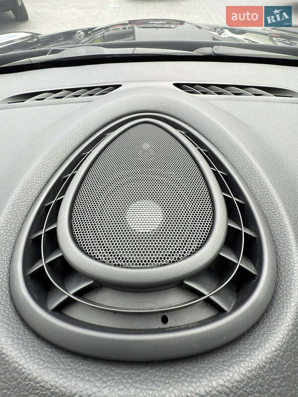 Хэтчбек MINI Cooper 2023 в Черновцах