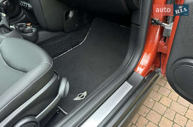 Хэтчбек MINI Cooper 2011 в 