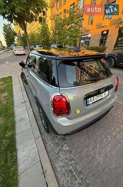 Хэтчбек MINI Cooper 2022 в 