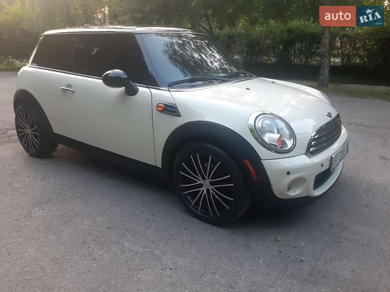 Хэтчбек MINI Cooper 2013 в 