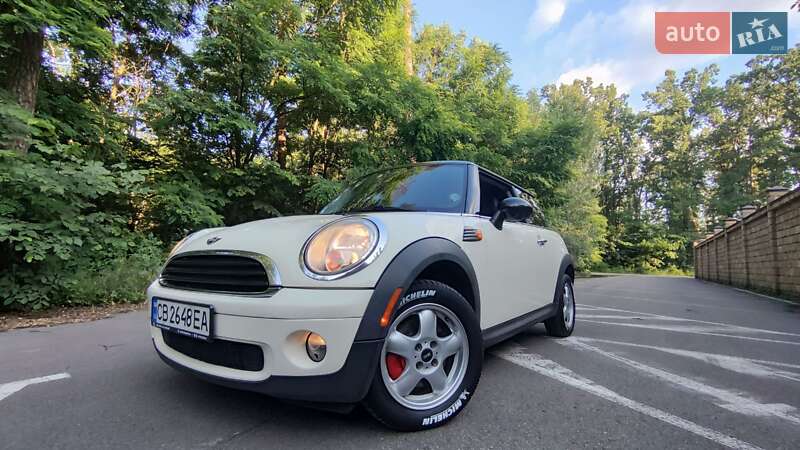 Хэтчбек MINI Cooper 2010 в 