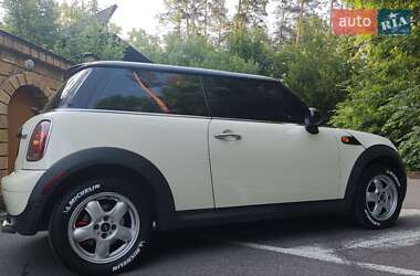 Хэтчбек MINI Cooper 2010 в 