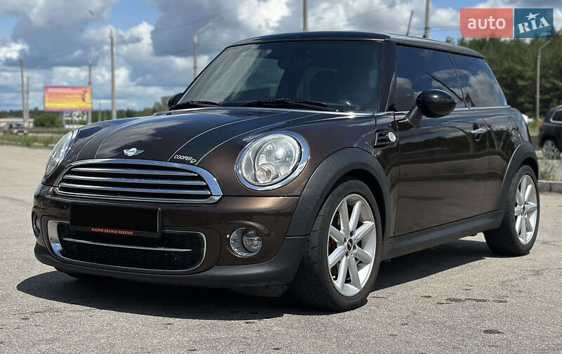 Хэтчбек MINI Cooper 2011 в 