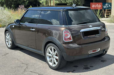Хэтчбек MINI Cooper 2011 в 