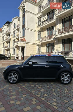 Хэтчбек MINI Cooper 2007 в 