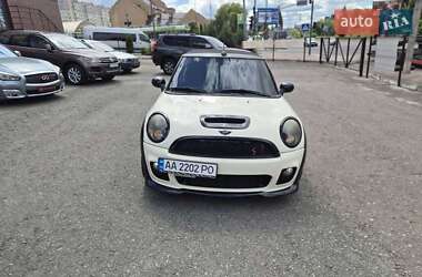 Хэтчбек MINI Cooper 2010 в 