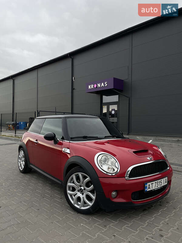 Хэтчбек MINI Cooper 2009 в Ивано-Франковске