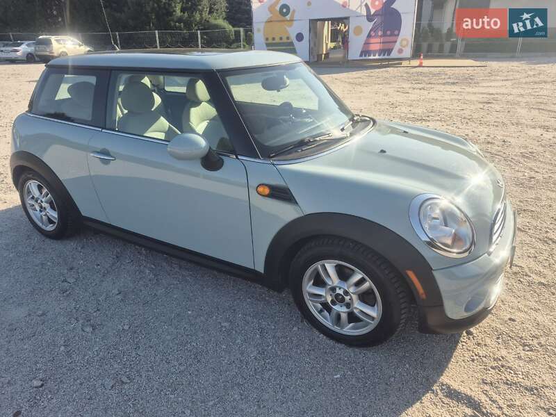 Хэтчбек MINI Cooper 2011 в 