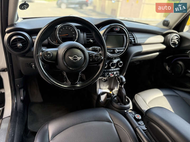 Хетчбек MINI Cooper 2017 в Вишгороді