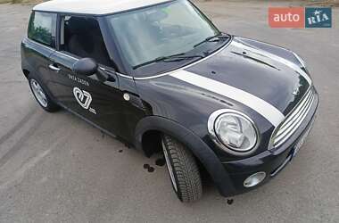 Хэтчбек MINI Cooper 2010 в 
