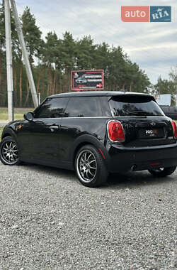 Хетчбек MINI Cooper 2016 в 