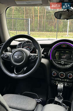 Хетчбек MINI Cooper 2016 в 