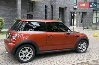 Хэтчбек MINI Cooper 2011 в 