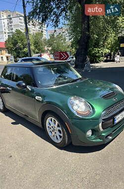 Хетчбек MINI Cooper 2016 в 