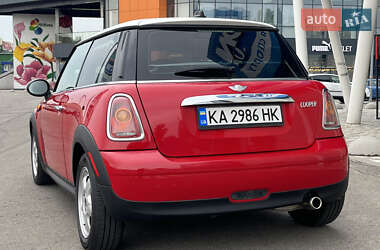 Хетчбек MINI Cooper 2010 в 