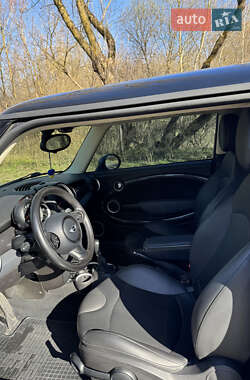 Хэтчбек MINI Cooper 2012 в 