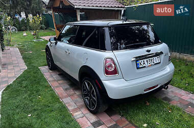 Хэтчбек MINI Cooper 2011 в 