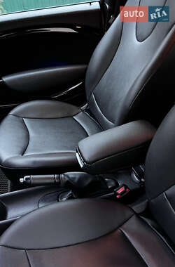 Хэтчбек MINI Cooper 2011 в 