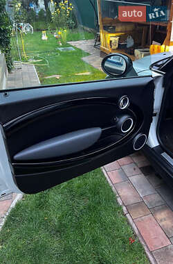 Хэтчбек MINI Cooper 2011 в 