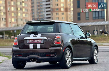 Хэтчбек MINI Cooper 2011 в 
