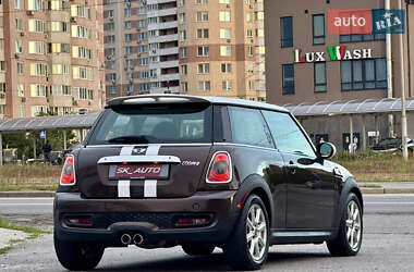 Хэтчбек MINI Cooper 2011 в 