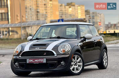 Хэтчбек MINI Cooper 2011 в 