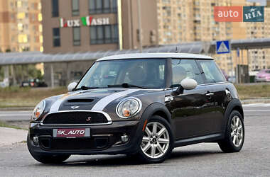 Хэтчбек MINI Cooper 2011 в 