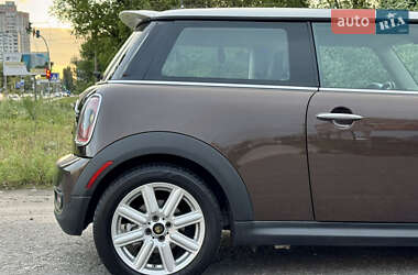 Хэтчбек MINI Cooper 2011 в 