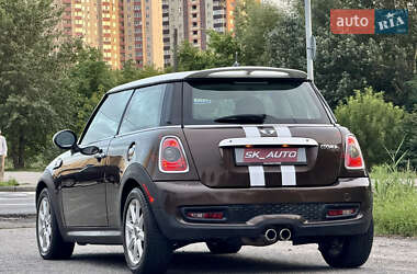 Хэтчбек MINI Cooper 2011 в 
