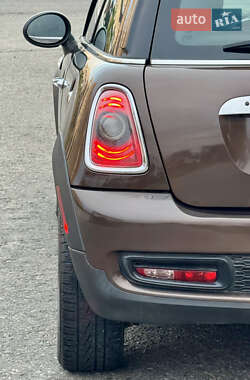 Хэтчбек MINI Cooper 2011 в 