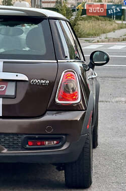 Хэтчбек MINI Cooper 2011 в 