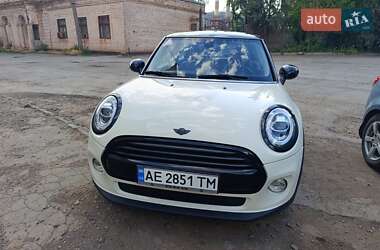 Хетчбек MINI Cooper 2016 в 