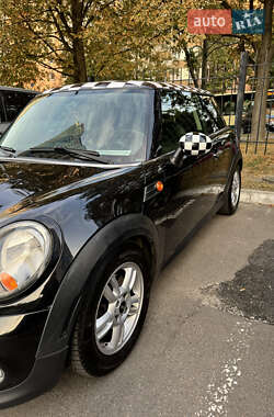 Хэтчбек MINI Cooper 2010 в 