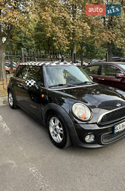 Хэтчбек MINI Cooper 2010 в 